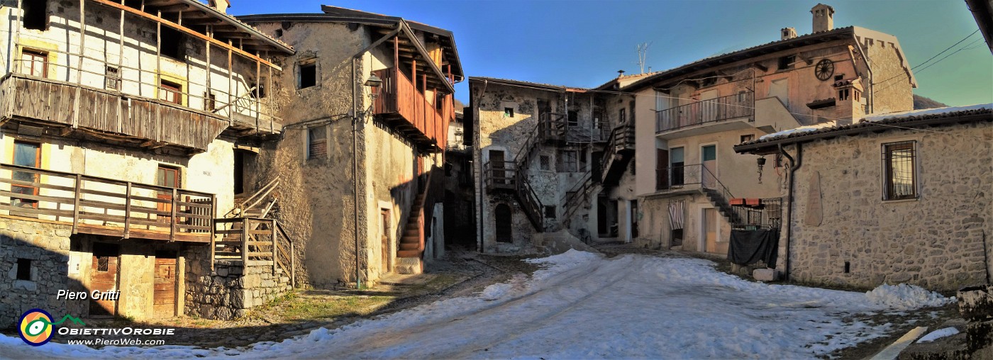 08 Piazzuola con antiche case di Catremerio.jpg